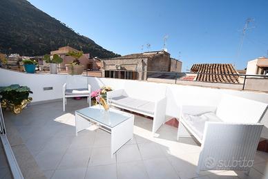 App. con terrazzo vista mare