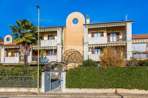 4 LOCALI con MANSARDA e BOX AUTO