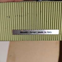 Macchina da scrivere Olivetti (lettera 32)