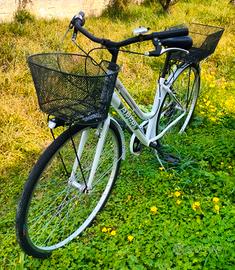 Bicicletta da donna con accessori pari al nuovo 