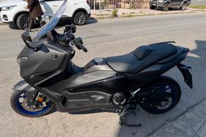 Yamaha TMAX 560 abs 2025
