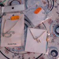 orecchini e bracciali ferma capelli ecc.