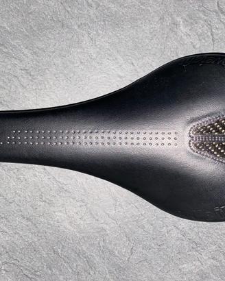 Sella Lightweight 130 g carbon