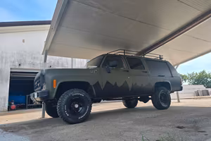 Chevrolet suburban custom deluxe