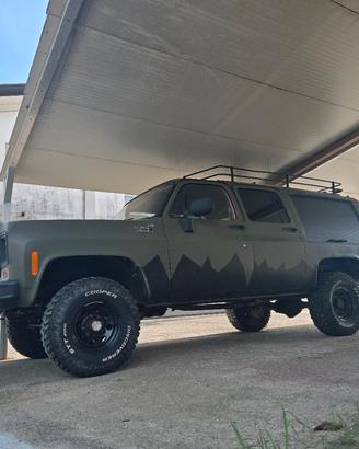 Chevrolet suburban custom deluxe