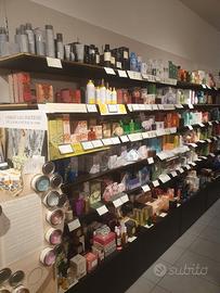 ARREDAMENTO PER NEGOZIO da 50 Mq