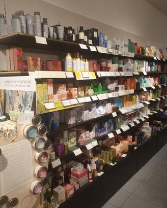 ARREDAMENTO PER NEGOZIO da 50 Mq