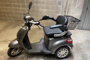 Scooter 3 ruote ausilio anziani elettrico