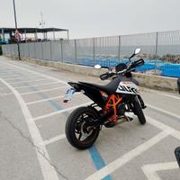 KTM Duke R 690