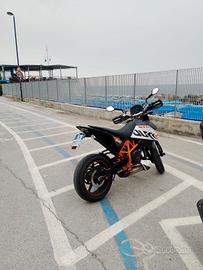 KTM Duke R 690
