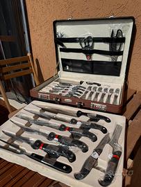 Valigetta con coltelli, forchette, fornici
