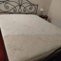 Materasso matrimoniale ortopedico quasi nuovo.