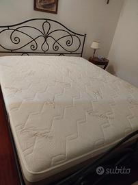 Materasso matrimoniale ortopedico quasi nuovo.
