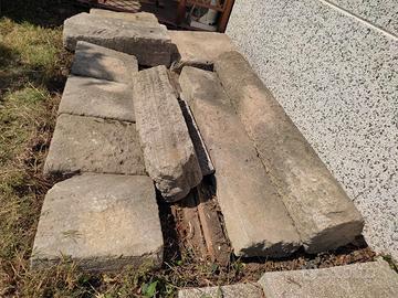 Elementi architettonici in pietra di San Marino