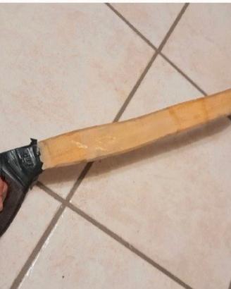 spada di legno giocattolo