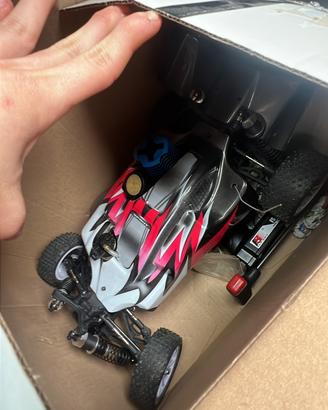 Macchina rafiotelecomandandata a scoppio