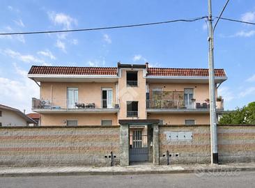 2 LOCALI A RESCALDINA