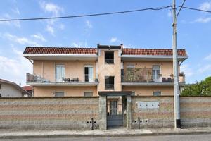 2 LOCALI A RESCALDINA