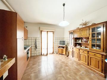 Appartamento di 120 mq con tre camere. U/980