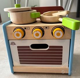 Cucina in legno giocattolo