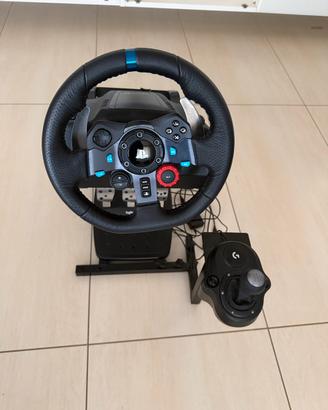 Vedo logitech in perfette condizioni piu ps 4