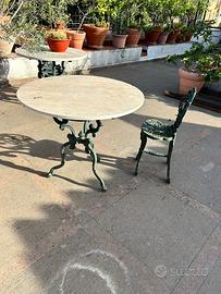 Tavoli con base in ghisa