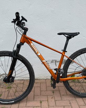 MTB arancione con freni a disco – pronta all’uso