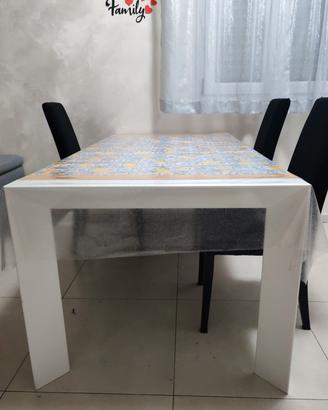 tavolo da cucina e soggiorno 