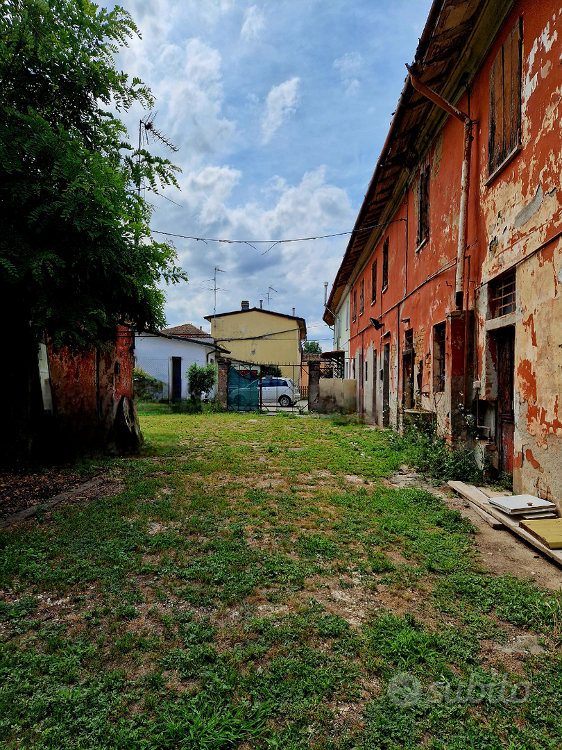 Cascina da ristrutturare - Vista 2