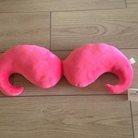 cuscino baffi rosa tnger