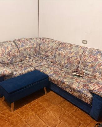 Divano spazioso e confortevole