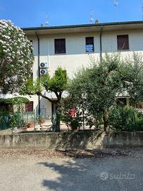 Casa a schiera completamente arredata