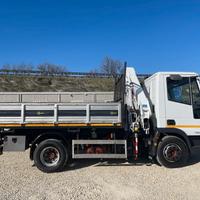 Autocarro IVECO 100 con gru
