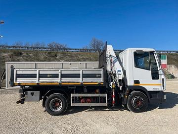 Autocarro IVECO 100 con gru