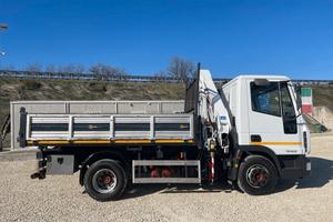 Autocarro IVECO 100 con gru