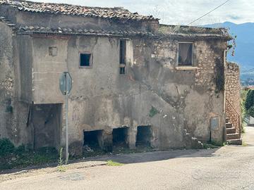 Abitazione rudere in Montesarchio BN