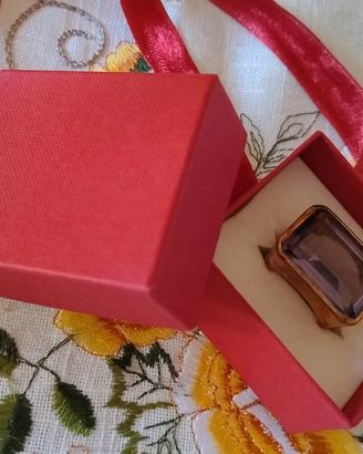 Anello con pietra