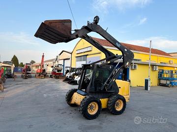 Mini pala gommata NEW HOLLAND LS180