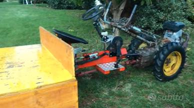 Motocoltivatorecon rimorchiotrazionato eribaltabil