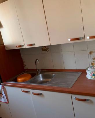 Cucina con forno e fornello