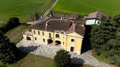 Villetta a schiera di 670 m² con più di 5 locali e