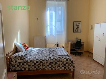 Centro città,camera 25mq. uso singola "DONNE"