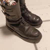 Scarponi militari anfibi