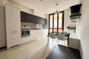 2 LOCALI A CARUGATE