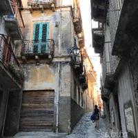 Giampilieri Sup.,Edificio in centro storico