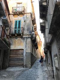 Giampilieri Sup.,Edificio in centro storico