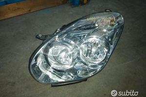 Fanale Anteriore Lato Guida Per Fiat Doblò 2012