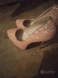 scarpe n 38 cn tacco in oro mai usate