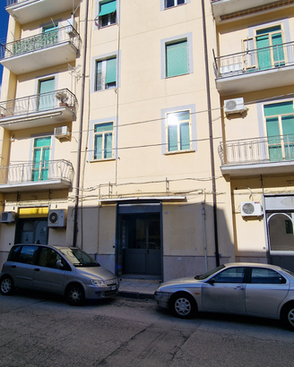 Eboli centro - Locale commerciale di 85 mq