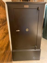 Cassaforte d’epoca funzionante